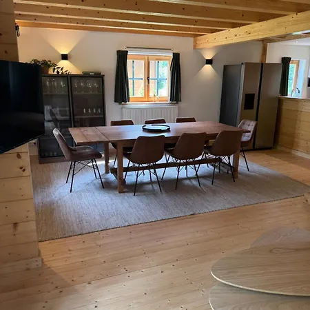 Huize Elena لوخيم