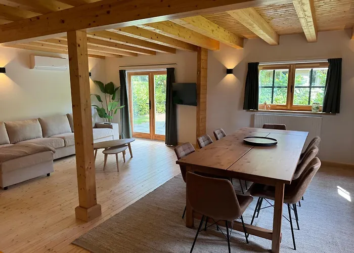 Semesterbostad Huize Elena